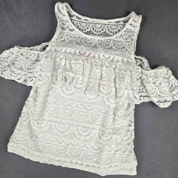 Lilly Pulitzer Tops - Lilly Pulitzer Shirt Womens Medium White Lace Cold Shoulder Ruffle Boho